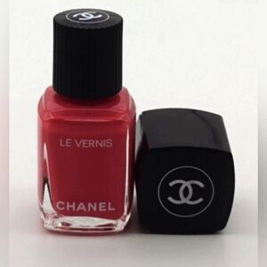 Chanel Le Vernis #552 Resplendissant Red Nails
